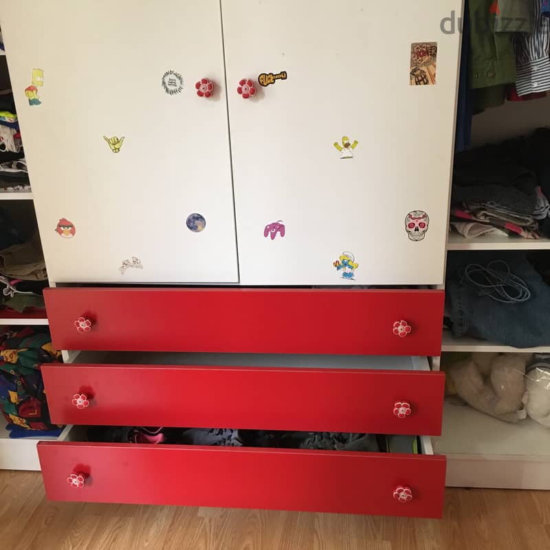 Closet for clothes with red bed for child bedroom. 4