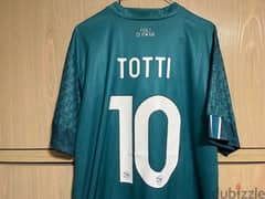AC Roma Newbalance limited edition kit celebrate  the legend Totti 0