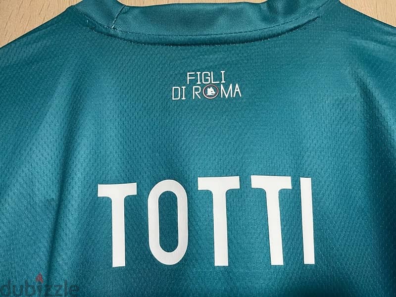 AC Roma Newbalance limited edition kit celebrate  the legend Totti 3