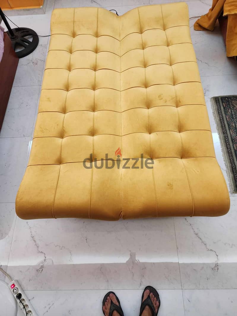 Sofa Bed Excellent specs + 2 pillows . . Dunlop Sponge, 2