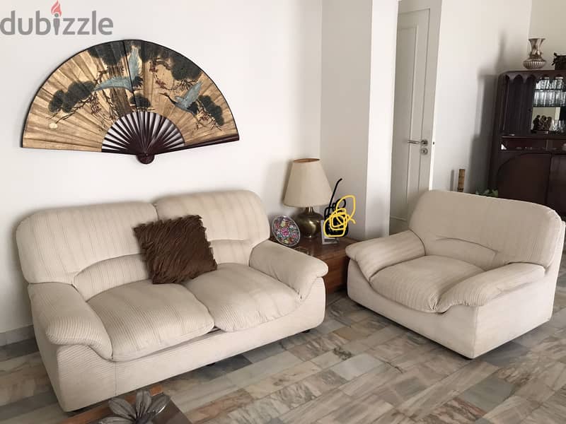 Full living room + free side table 4