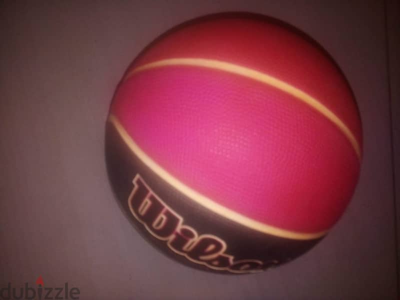 Wilson clutch 28.5 all surface cover basketball 1