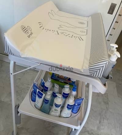 Brevi pratico with wheel bath stand and changing diaper