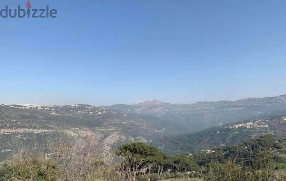 600 m2 land + open mountain view for rent in Aabadiye/Baabda 2