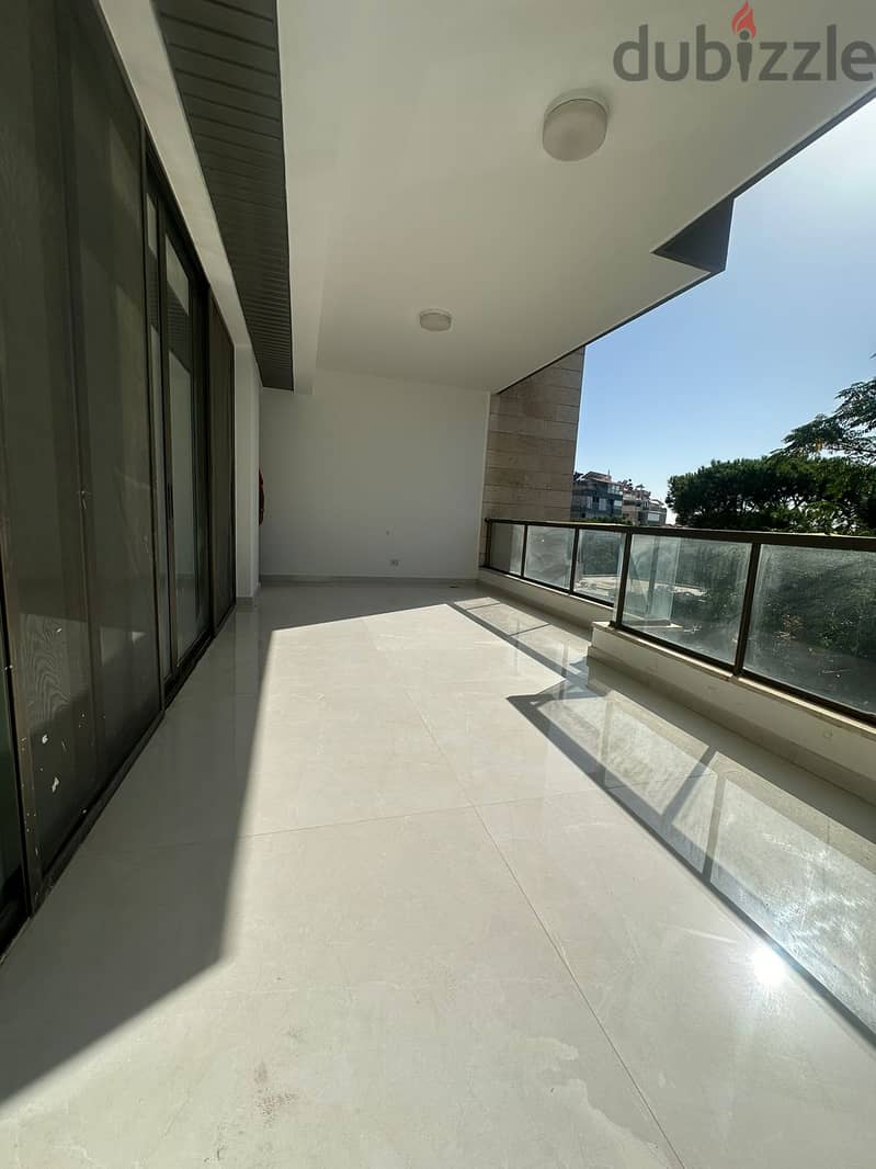 Luxurious 240 m2 Sea View Apartment in Ain Saade for Sale! 4