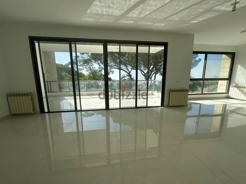 Luxurious 240 m2 Sea View Apartment in Ain Saade for Sale! 5