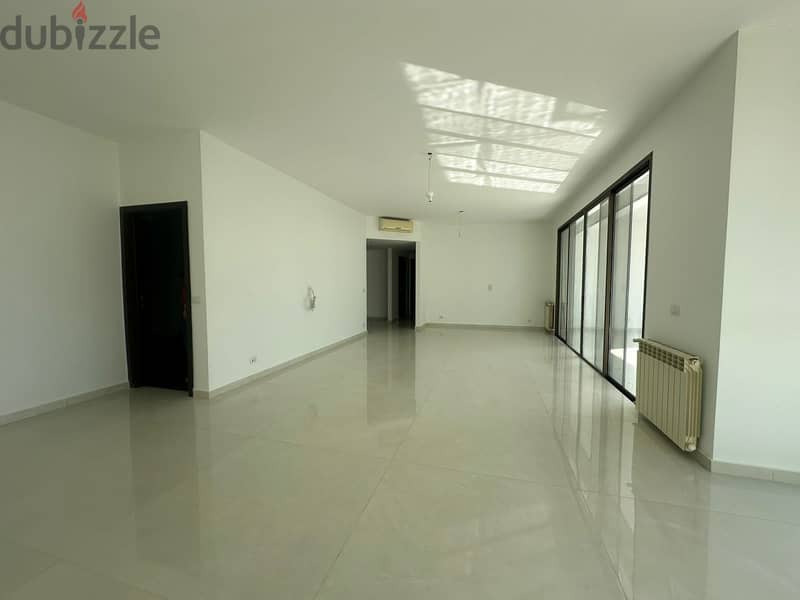Luxurious 240 m2 Sea View Apartment in Ain Saade for Sale! 14
