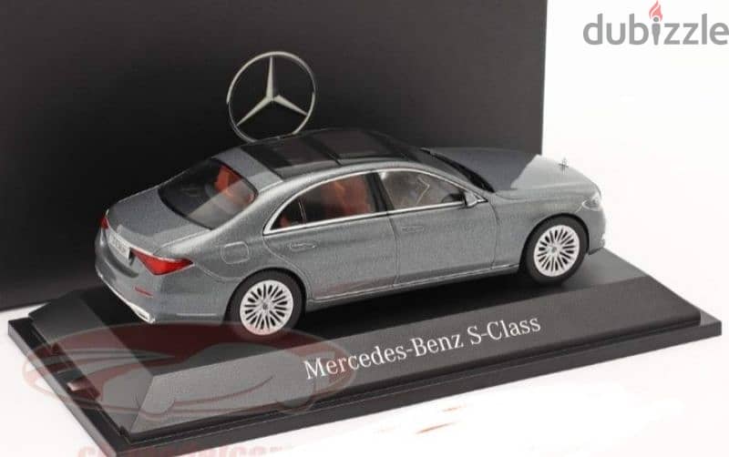 Mercedes S- Class diecast car model 1;43. 4