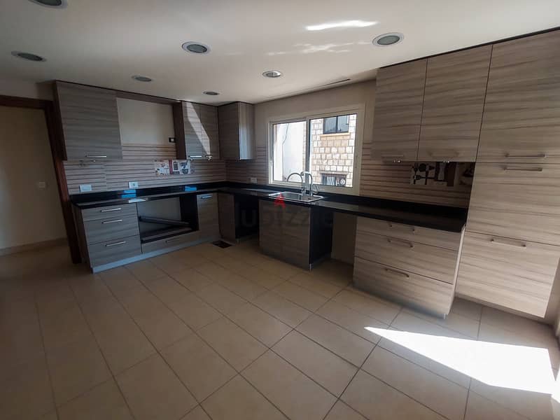 320 SQM Luxurious Apartment in Beit El Chaar, Metn with Sea View 5
