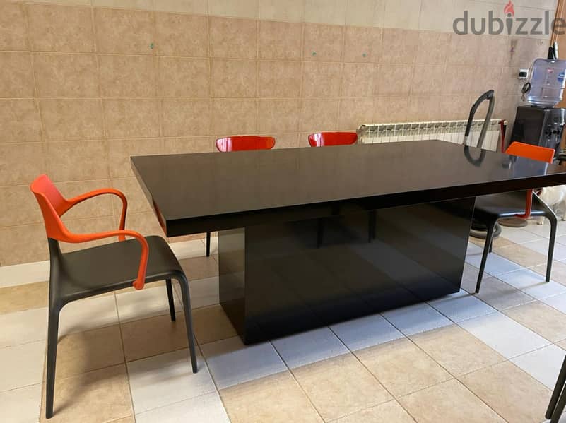 Progetti Quartz table suitable for indoor and outdoor. 1