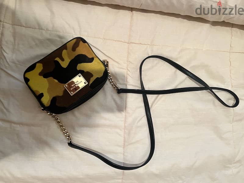 Authentic Micheal Kors small crossbag 1