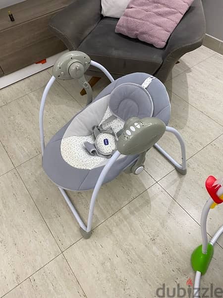 Almost new chicco baby swing 0