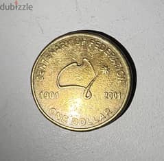 one dollar year 2001 Australia coin 0