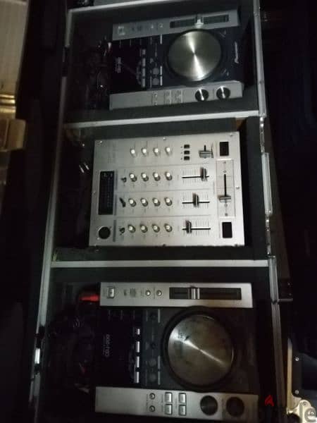 Pioneer cdj200 with mixer and flight case 1