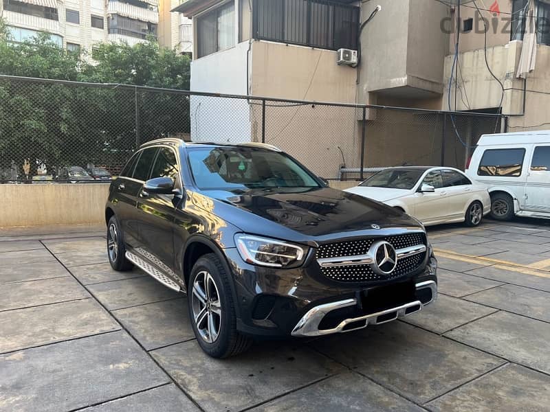 Mercedes -GLC300 4Matic - 1.5 years Integrated Service from Mer. Cmp. 3