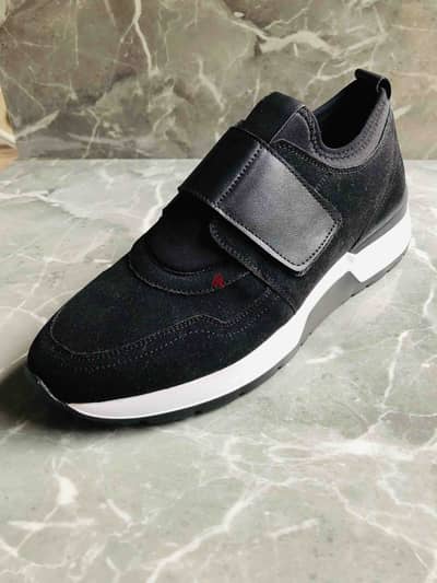 Divarese Best Black Sneakers