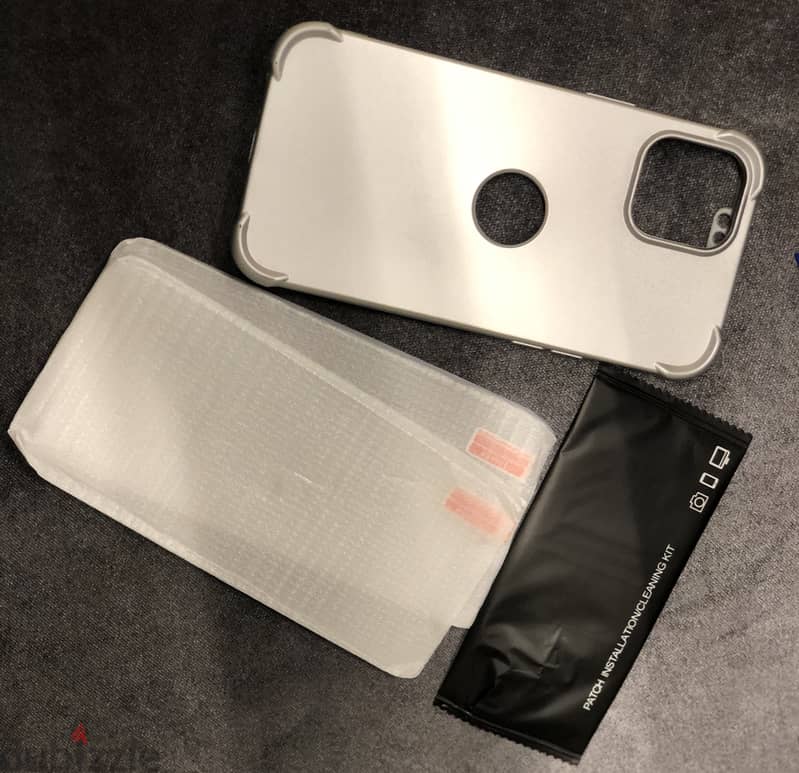 iphone cover case with 2 screen protectors 3