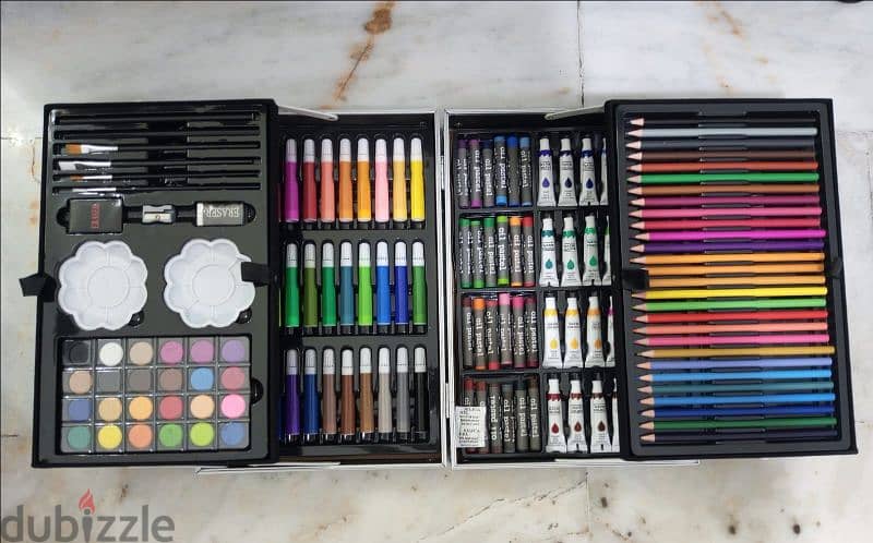 مجموعه متنوعة من أقلام والألوان للفتيات 1