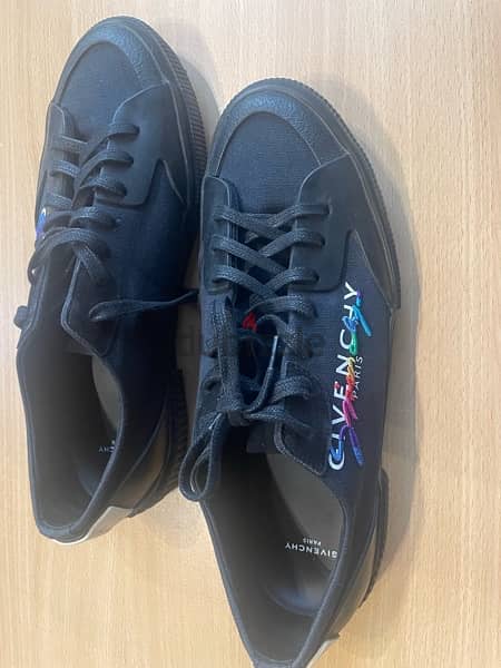 Givenchy shows size 45 1